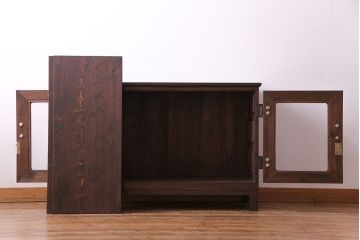 レトロ家具　昭和レトロ　前面のデザインがおしゃれなリメイクサイドボード(収納棚、リビングボード)