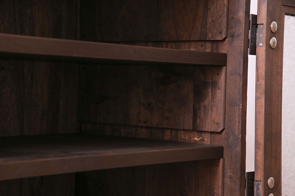 レトロ家具　昭和レトロ　前面のデザインがおしゃれなリメイクサイドボード(収納棚、リビングボード)