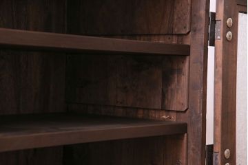 レトロ家具　昭和レトロ　前面のデザインがおしゃれなリメイクサイドボード(収納棚、リビングボード)