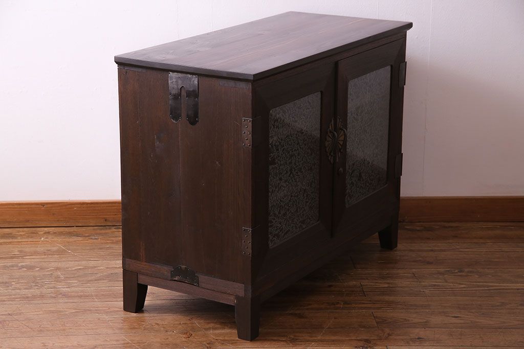 レトロ家具　昭和レトロ　前面のデザインがおしゃれなリメイクサイドボード(収納棚、リビングボード)