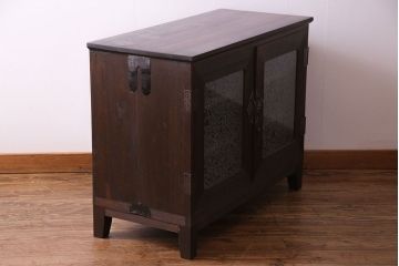 レトロ家具　昭和レトロ　前面のデザインがおしゃれなリメイクサイドボード(収納棚、リビングボード)