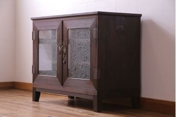 レトロ家具　昭和レトロ　前面のデザインがおしゃれなリメイクサイドボード(収納棚、リビングボード)