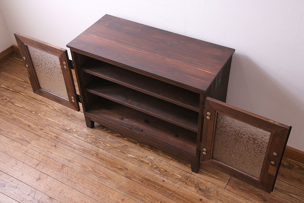 レトロ家具　昭和レトロ　前面のデザインがおしゃれなリメイクサイドボード(収納棚、リビングボード)