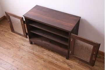 レトロ家具　昭和レトロ　前面のデザインがおしゃれなリメイクサイドボード(収納棚、リビングボード)