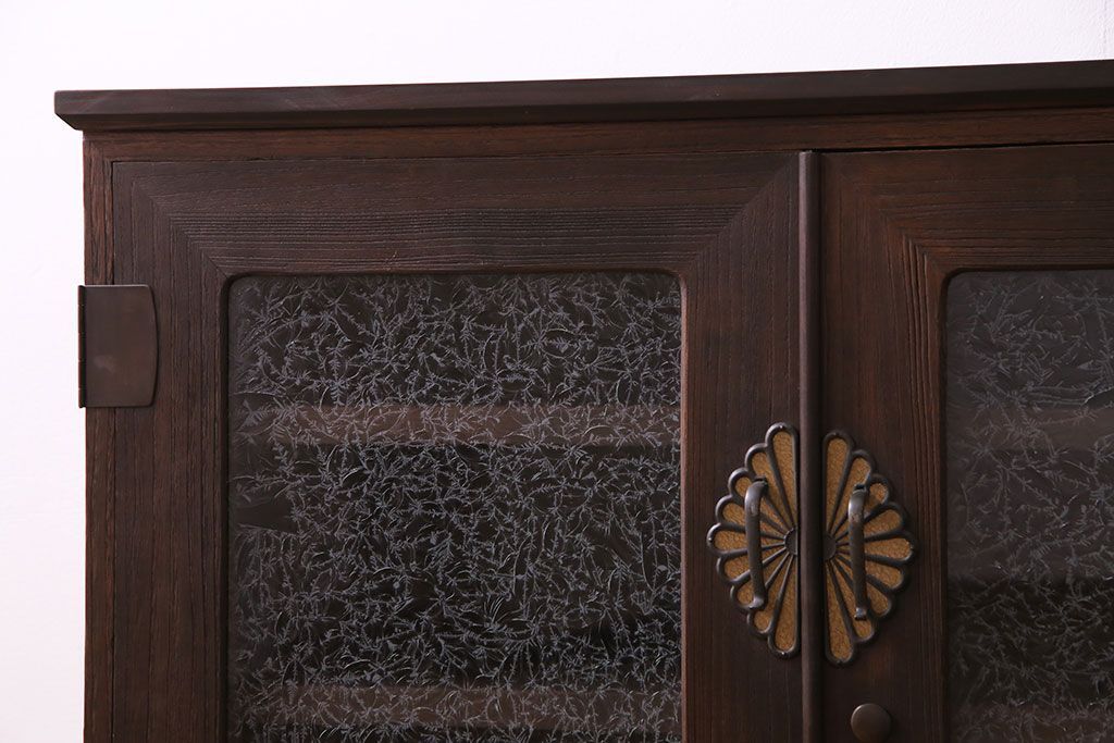 レトロ家具　昭和レトロ　前面のデザインがおしゃれなリメイクサイドボード(収納棚、リビングボード)