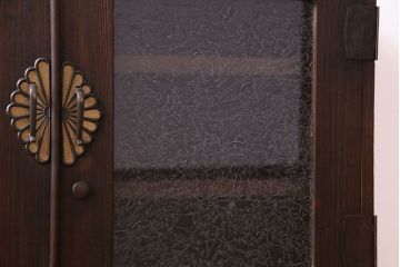 レトロ家具　昭和レトロ　前面のデザインがおしゃれなリメイクサイドボード(収納棚、リビングボード)