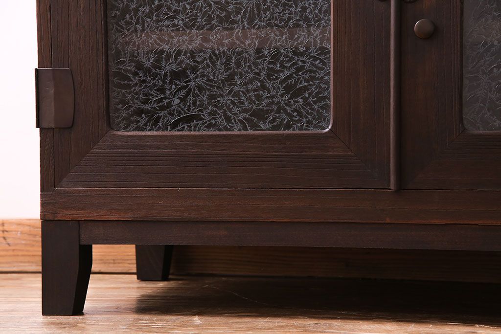 レトロ家具　昭和レトロ　前面のデザインがおしゃれなリメイクサイドボード(収納棚、リビングボード)