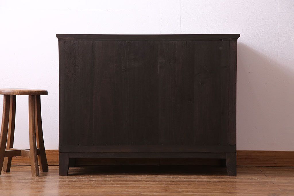 レトロ家具　昭和レトロ　前面のデザインがおしゃれなリメイクサイドボード(収納棚、リビングボード)