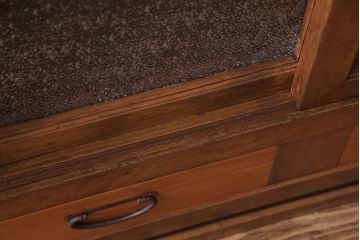 アンティーク家具　和製アンティーク　明治大正期　和の風情を感じる小振りの水屋箪笥(食器棚、収納棚、戸棚)