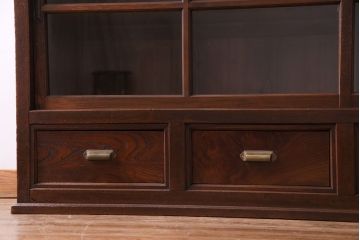 アンティーク家具　和製アンティーク　堂々とした佇まいの二段重ねガラス戸棚(収納棚、食器棚、飾り棚、ショーケース)