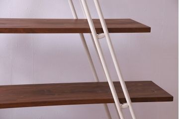 ペイント家具　ディスプレイが楽しめる大振りの脚立型飾り棚(ラダーシェルフ、ディスプレイラック)