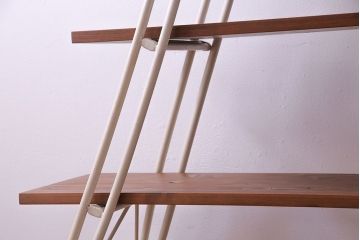 ペイント家具　ディスプレイが楽しめる大振りの脚立型飾り棚(ラダーシェルフ、ディスプレイラック)