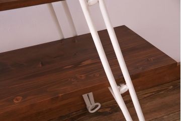 ペイント家具　ディスプレイが楽しめる大振りの脚立型飾り棚(ラダーシェルフ、ディスプレイラック)