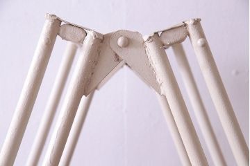 ペイント家具　ディスプレイが楽しめる大振りの脚立型飾り棚(ラダーシェルフ、ディスプレイラック)