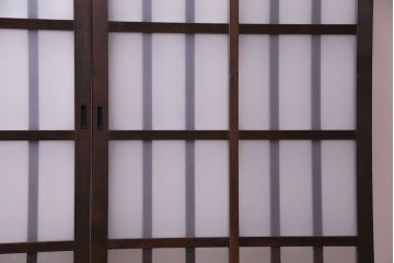 昭和中期　情緒ある独特の格子が魅力のガラス戸(格子戸、引き戸、建具)2枚セット