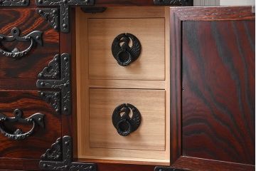 展示美品　岩谷堂箪笥　NO.630　桐文様　銀河8号　中型タンス(整理箪笥、チェスト、桐箪笥、桐たんす)