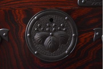 展示美品　岩谷堂箪笥　NO.630　桐文様　銀河8号　中型タンス(整理箪笥、チェスト、桐箪笥、桐たんす)