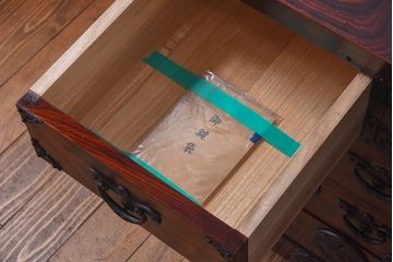 展示美品　岩谷堂箪笥　NO.630　桐文様　銀河8号　中型タンス(整理箪笥、チェスト、桐箪笥、桐たんす)