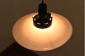 昭和レトロ　シンプルな白い笠が魅力的なシェード(電笠)(1)