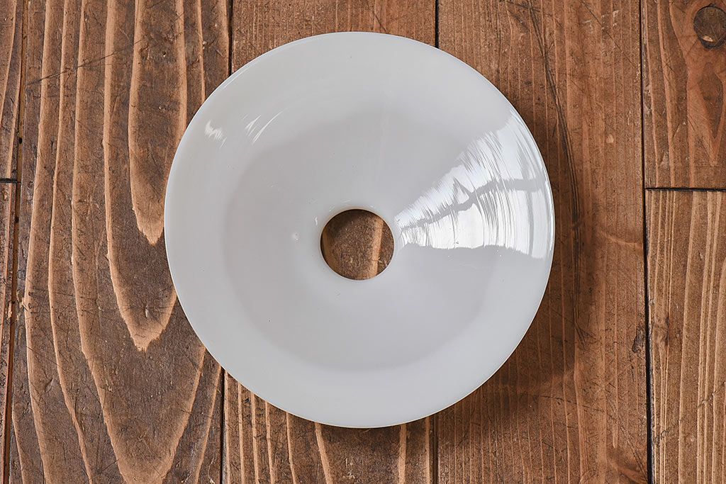 昭和レトロ　シンプルな白い笠が魅力的なシェード(電笠)(1)