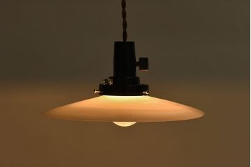 昭和レトロ　シンプルな白い笠が魅力的なシェード(電笠)(2)