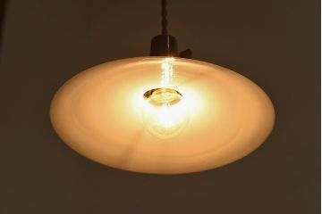 昭和レトロ　シンプルな白い笠が魅力的なシェード(電笠)(2)