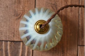 つぼみのようなデザインが可愛らしいウランガラス製シェード(電笠、天井照明)
