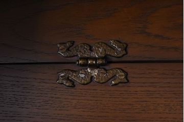 中古　イギリス家具　重厚さを感じるモンクスベンチ(サイドボード、長椅子、飾り台)