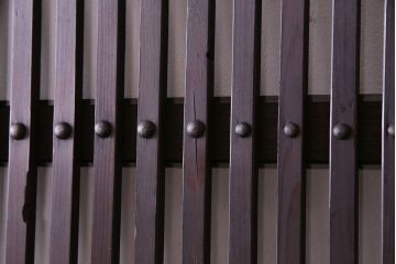 和製アンティーク　金具がアクセントのモダンな蔵戸(引き戸、建具、玄関戸)