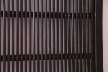 和製アンティーク　金具がアクセントのモダンな蔵戸(引き戸、建具、玄関戸)