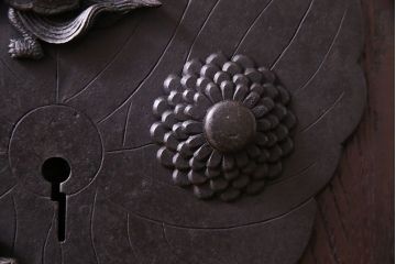 和製アンティーク　金具がアクセントのモダンな蔵戸(引き戸、建具、玄関戸)