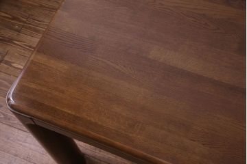 中古　飛騨産業　キツツキマーク　ぬくもりを感じるナラ材のダイニングテーブル