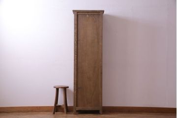 中古　old charm(オールドチャーム) シンプルな作りと細かな意匠が魅力のブックケース(本棚、書棚、飾り棚)