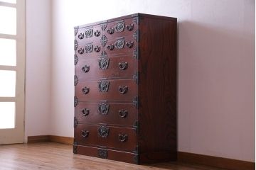 中古 伝統民芸家具 岩谷堂箪笥　高級感ある存在感の杢目と金具が魅力的な整理箪笥(衣装箪笥、引き出し)(定価約50万円)