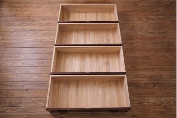 中古 伝統民芸家具 岩谷堂箪笥　高級感ある存在感の杢目と金具が魅力的な整理箪笥(衣装箪笥、引き出し)(定価約50万円)