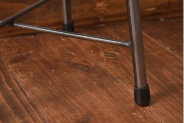 アンティーク雑貨　ラフジュ工房オリジナル　シンプルな細身の鉄脚が魅力の丸スツール(椅子、チェア)