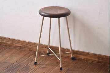 アンティーク雑貨　ラフジュ工房オリジナル　ナチュラルペイントが愛らしい鉄脚丸スツール(椅子、チェア)(1)