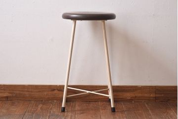 アンティーク雑貨　ラフジュ工房オリジナル　ナチュラルペイントが愛らしい鉄脚丸スツール(椅子、チェア)(1)