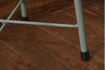 アンティーク雑貨　ラフジュ工房オリジナル　ナチュラルペイントが愛らしい鉄脚丸スツール(椅子、チェア)