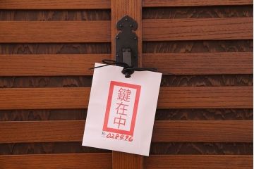 ビンテージ家具　ビンテージ　国産手造り　木肌のあたたかみが魅力のケヤキ製車箪笥(帳場箪笥、戸棚)