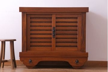 ビンテージ家具　ビンテージ　国産手造り　木肌のあたたかみが魅力のケヤキ製車箪笥(帳場箪笥、戸棚)