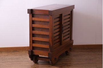 ビンテージ家具　ビンテージ　国産手造り　木肌のあたたかみが魅力のケヤキ製車箪笥(帳場箪笥、戸棚)