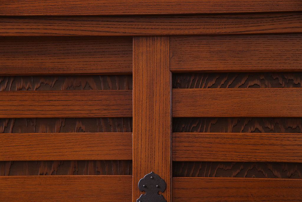 ビンテージ家具　ビンテージ　国産手造り　木肌のあたたかみが魅力のケヤキ製車箪笥(帳場箪笥、戸棚)