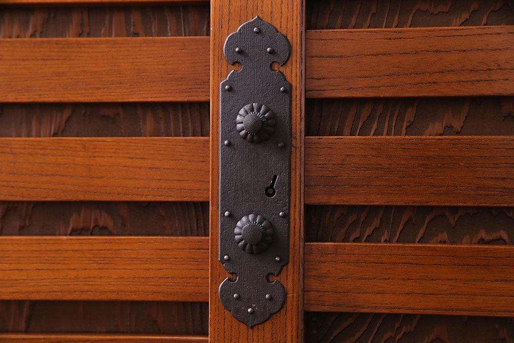 ビンテージ家具　ビンテージ　国産手造り　木肌のあたたかみが魅力のケヤキ製車箪笥(帳場箪笥、戸棚)