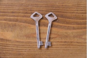 ビンテージ　神戸洋家具　永田良介商店　収納力抜群の戸棚付き衣装箪笥(和タンス、引き出し)(定価約89万円)(1)