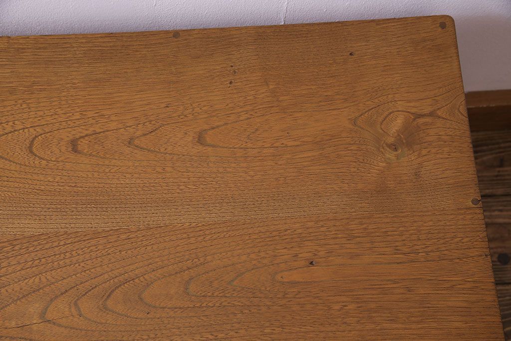 レトロ家具　昭和レトロ　明るい色味が魅力!栓材製の小振りな文机(センターテーブル)