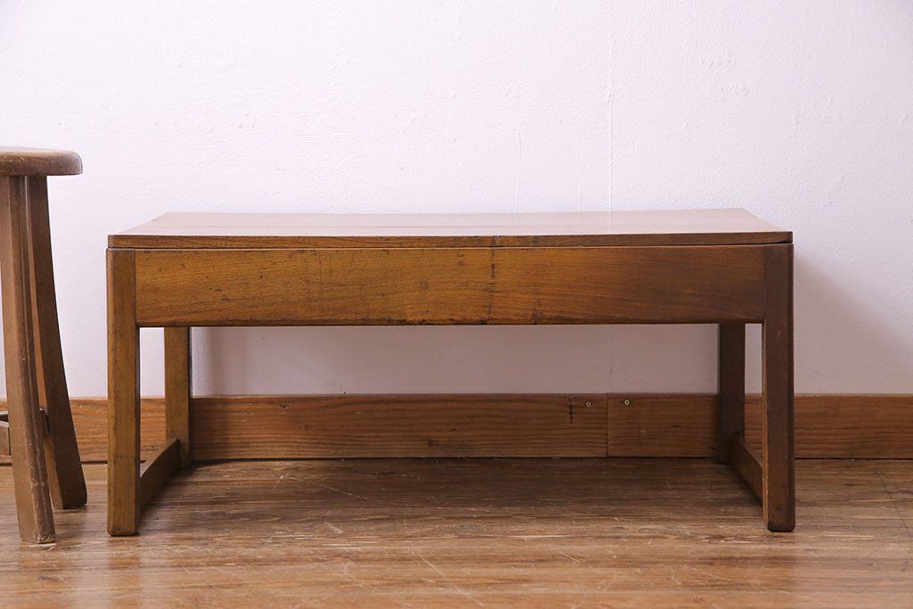 レトロ家具　昭和レトロ　明るい色味が魅力!栓材製の小振りな文机(センターテーブル)