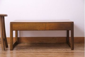 レトロ家具　昭和レトロ　明るい色味が魅力!栓材製の小振りな文机(センターテーブル)