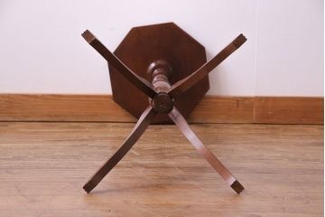 アンティーク雑貨　イギリスビンテージ　レザートップが魅力の上品なワインテーブル(サイドテーブル、花台)