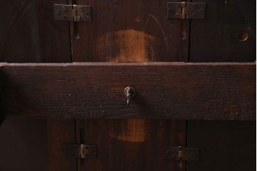 アンティーク家具　イギリスアンティーク　コンパクトに畳める回転式バタフライテーブル(サイドテーブル)